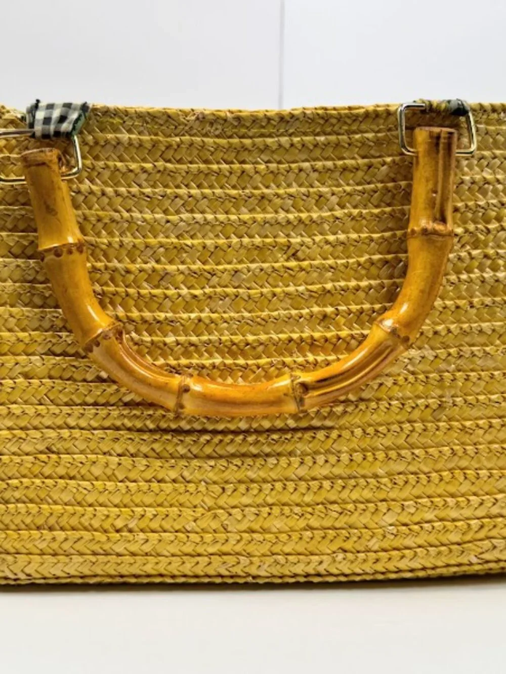 Vintage small straw purse with sunflower patterned lining and bamboo handles. - Picture 2 of 9